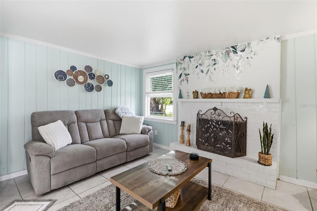 На продажу: $189,000 (2 спален, 1 ванн, 736 Квадратных фут)