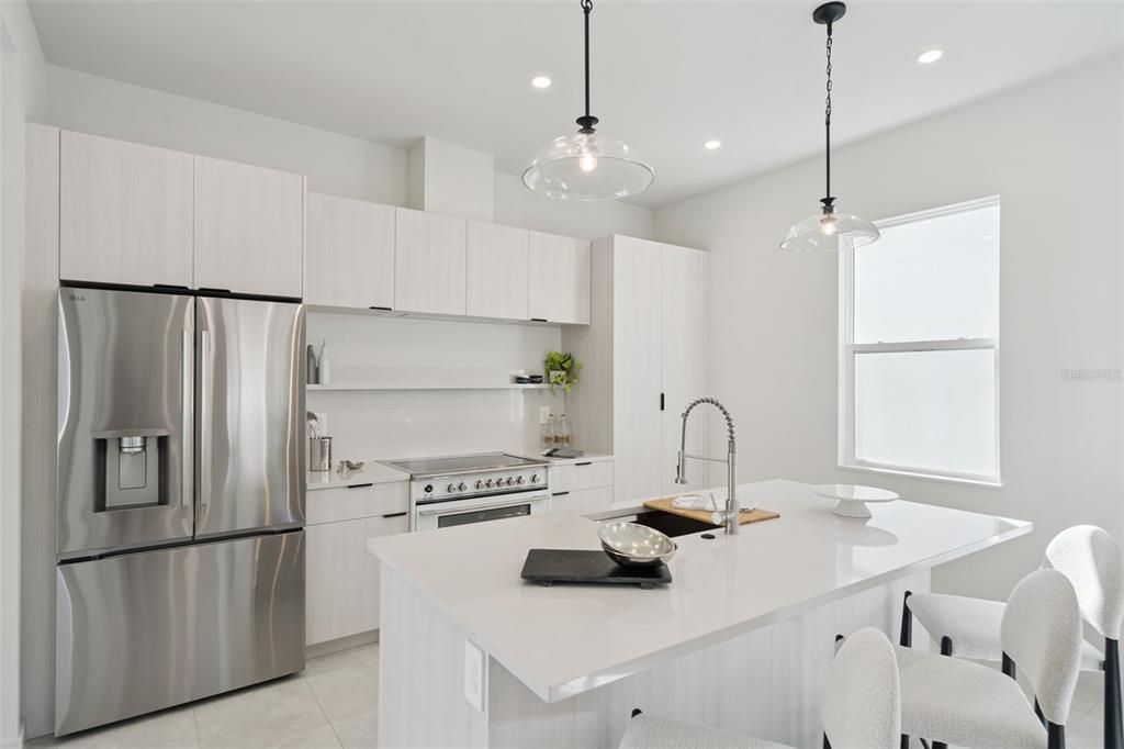 На продажу: $424,900 (4 спален, 2 ванн, 1998 Квадратных фут)