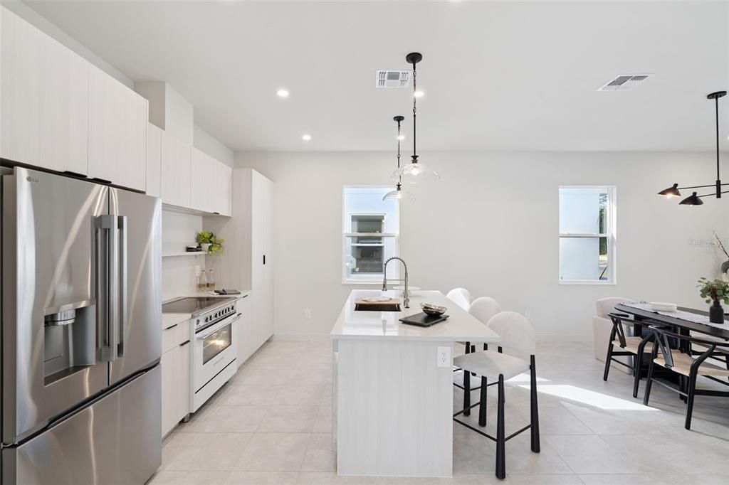 На продажу: $424,900 (4 спален, 2 ванн, 1998 Квадратных фут)