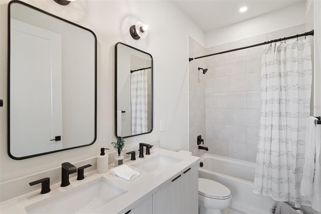 На продажу: $424,900 (4 спален, 2 ванн, 1998 Квадратных фут)