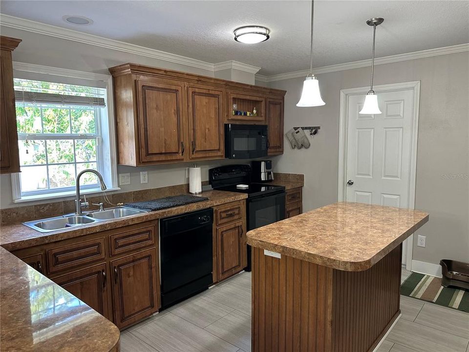 待售: $289,000 (4 贝兹, 3 浴室, 2108 平方英尺)