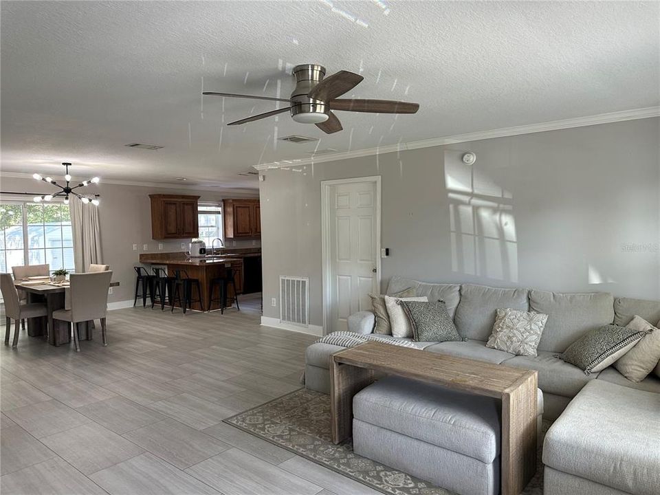 待售: $289,000 (4 贝兹, 3 浴室, 2108 平方英尺)