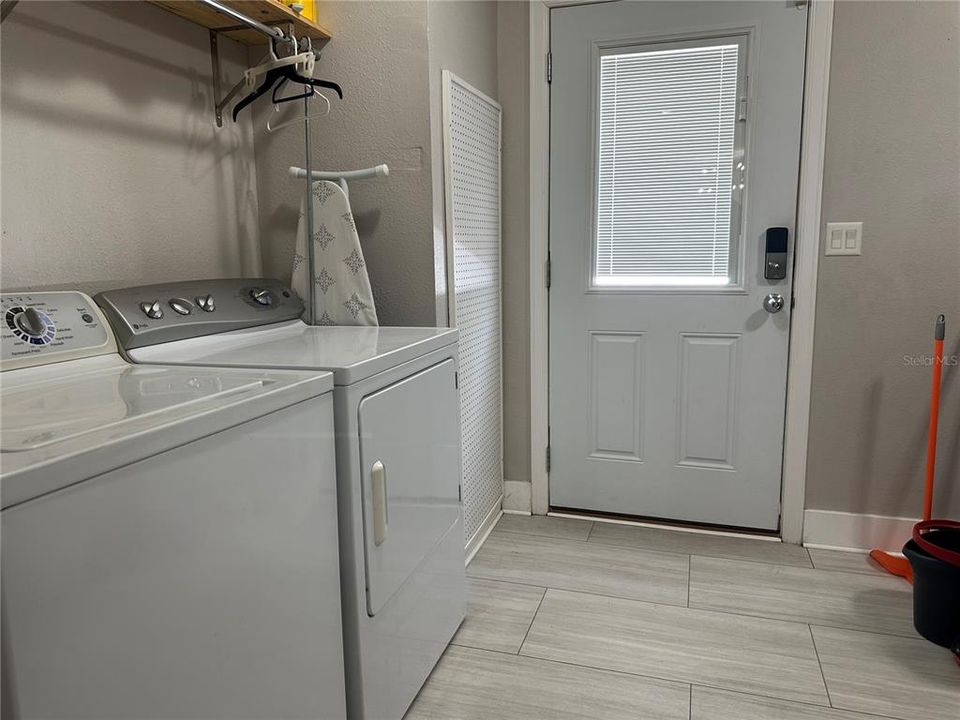 待售: $289,000 (4 贝兹, 3 浴室, 2108 平方英尺)