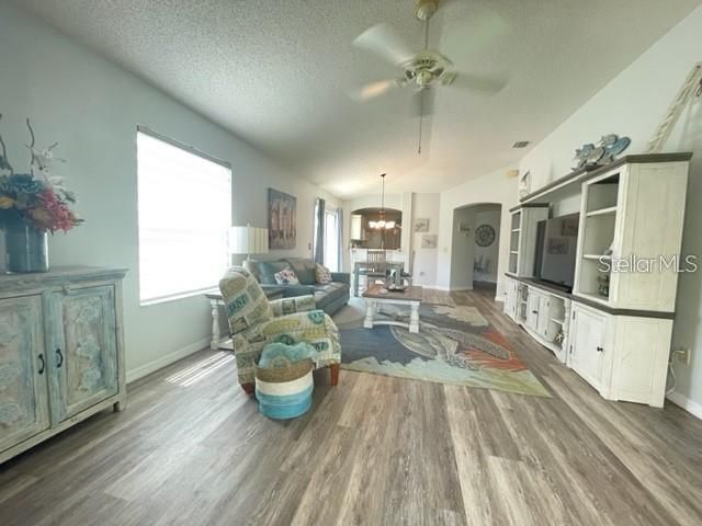 出租: $2,300 (2 贝兹, 2 浴室, 1182 平方英尺)