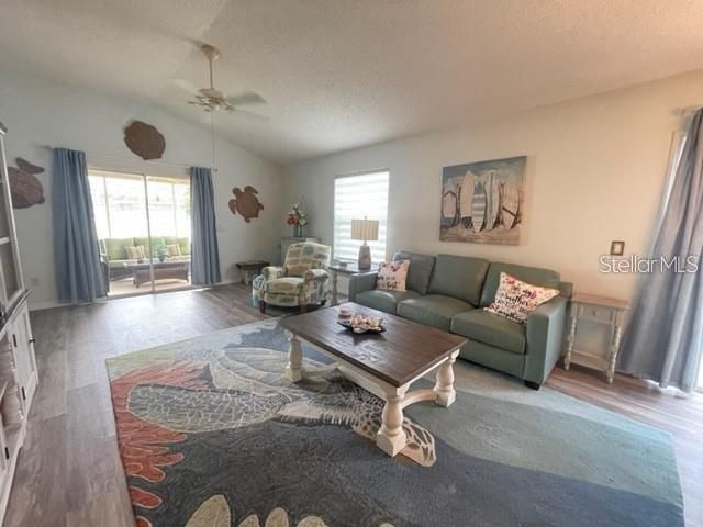 出租: $2,300 (2 贝兹, 2 浴室, 1182 平方英尺)