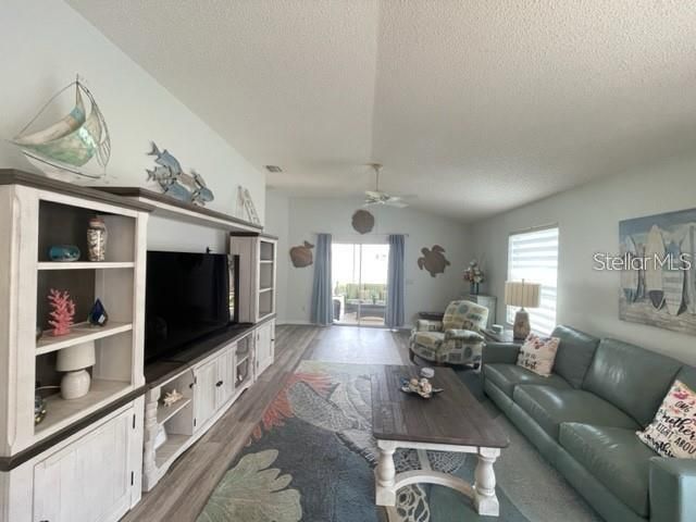 出租: $2,300 (2 贝兹, 2 浴室, 1182 平方英尺)