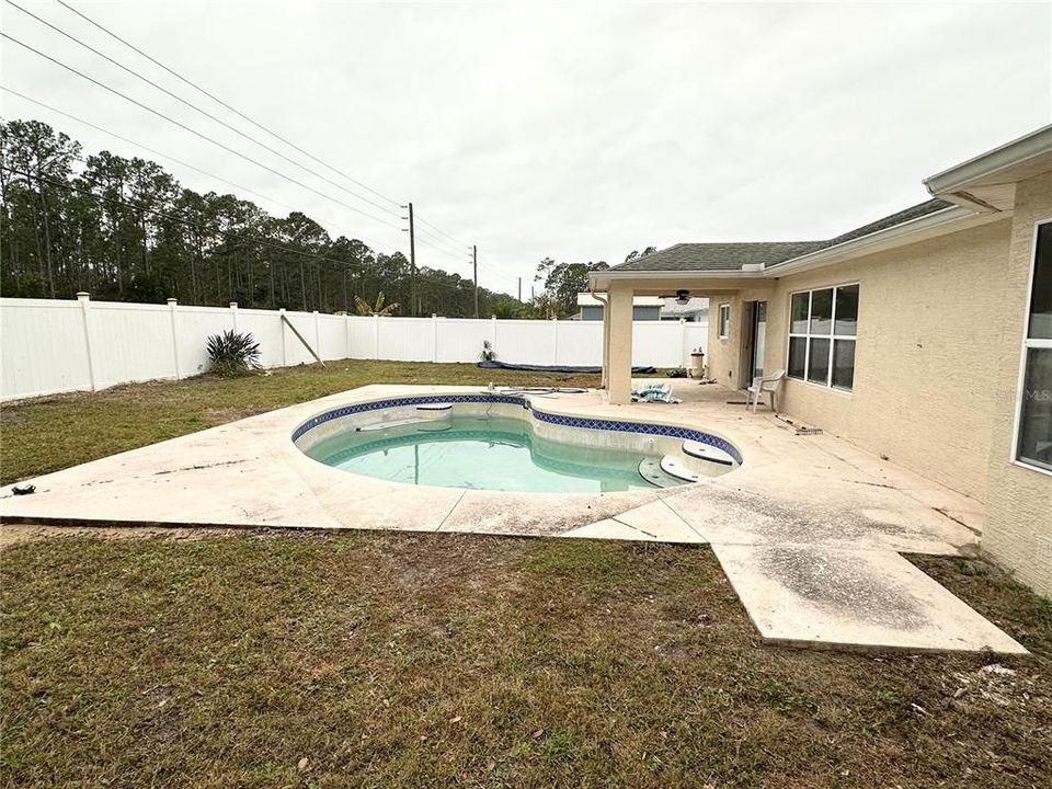 待售: $320,000 (4 贝兹, 2 浴室, 1811 平方英尺)