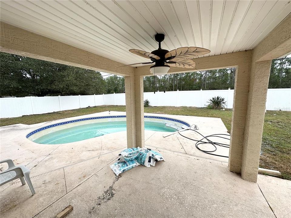 待售: $320,000 (4 贝兹, 2 浴室, 1811 平方英尺)