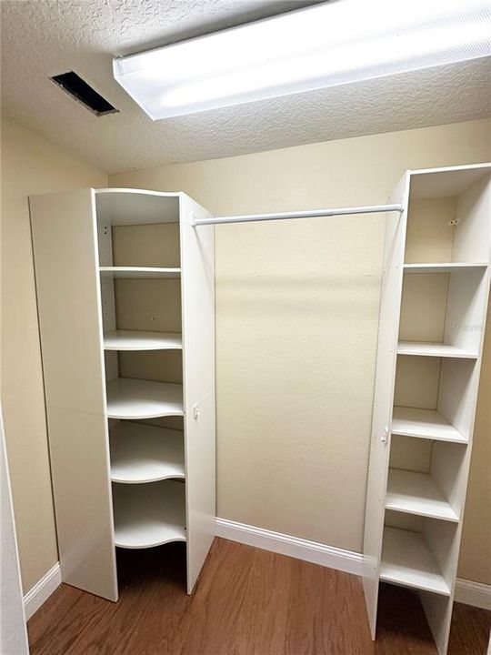 待售: $320,000 (4 贝兹, 2 浴室, 1811 平方英尺)