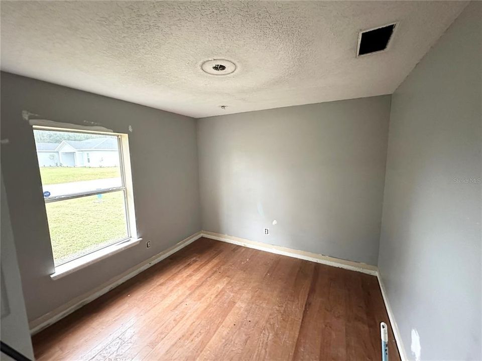 待售: $320,000 (4 贝兹, 2 浴室, 1811 平方英尺)