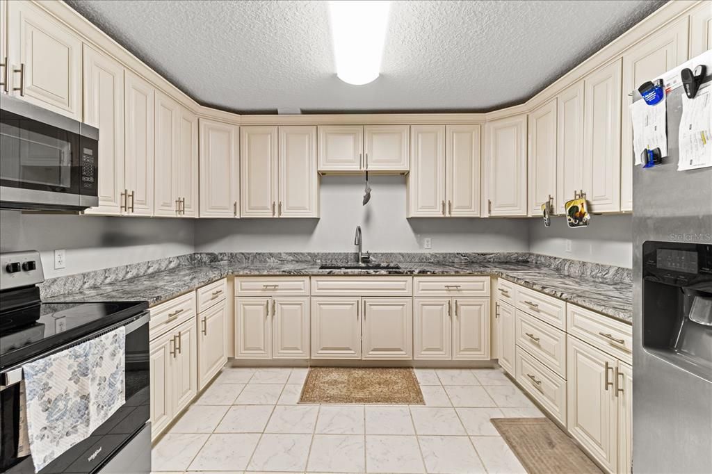 For Sale: $479,000 (2 beds, 2 baths, 1860 Square Feet)