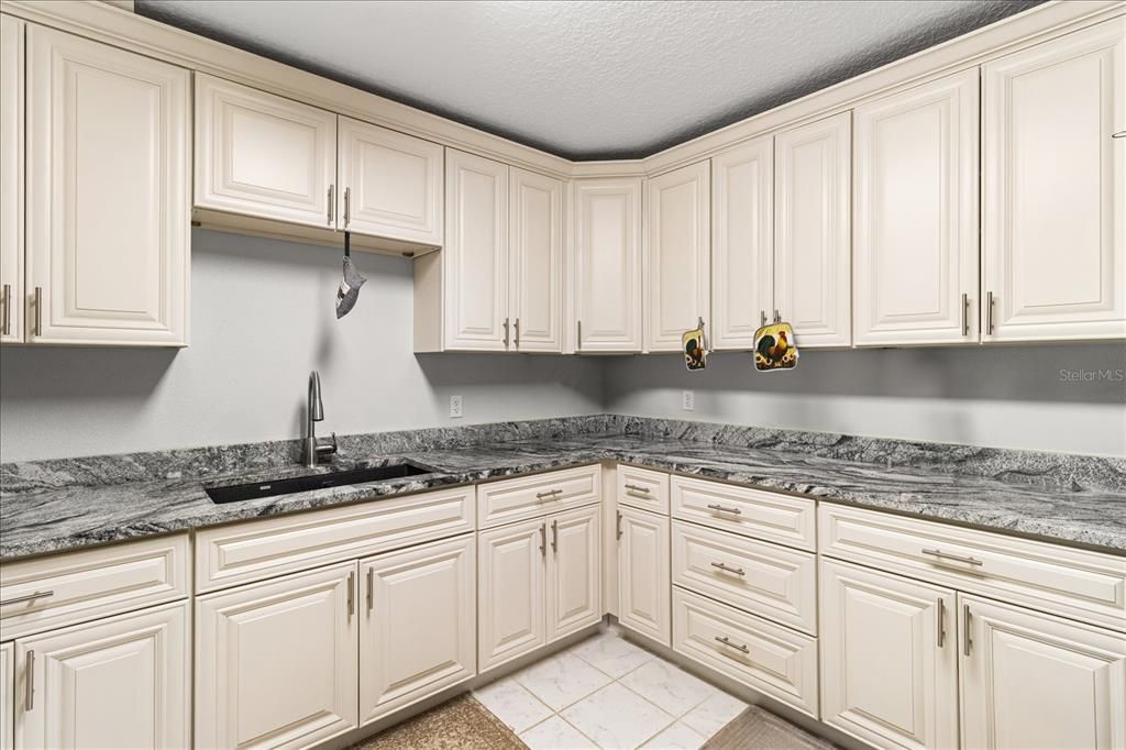 For Sale: $479,000 (2 beds, 2 baths, 1860 Square Feet)