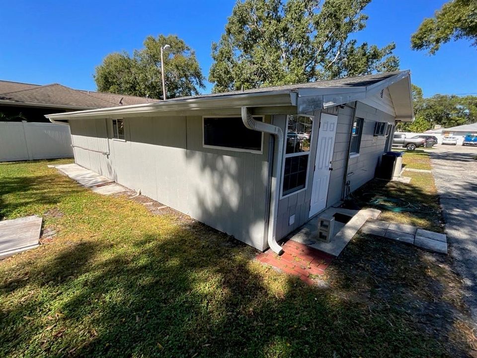 На продажу: $290,000 (2 спален, 1 ванн, 933 Квадратных фут)