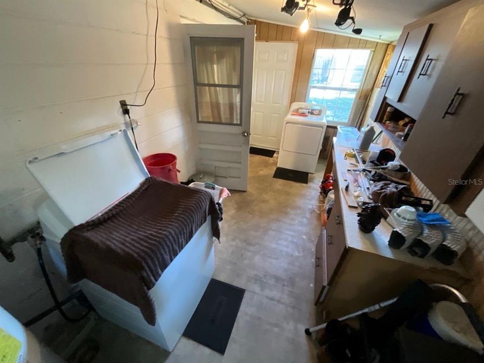 На продажу: $290,000 (2 спален, 1 ванн, 933 Квадратных фут)