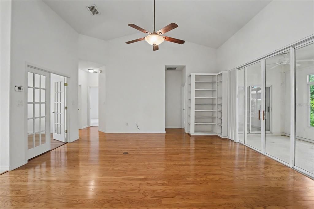 For Sale: $285,000 (2 beds, 2 baths, 1653 Square Feet)