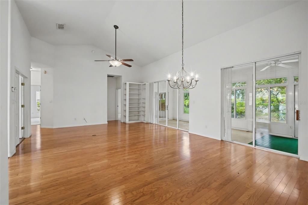 For Sale: $285,000 (2 beds, 2 baths, 1653 Square Feet)