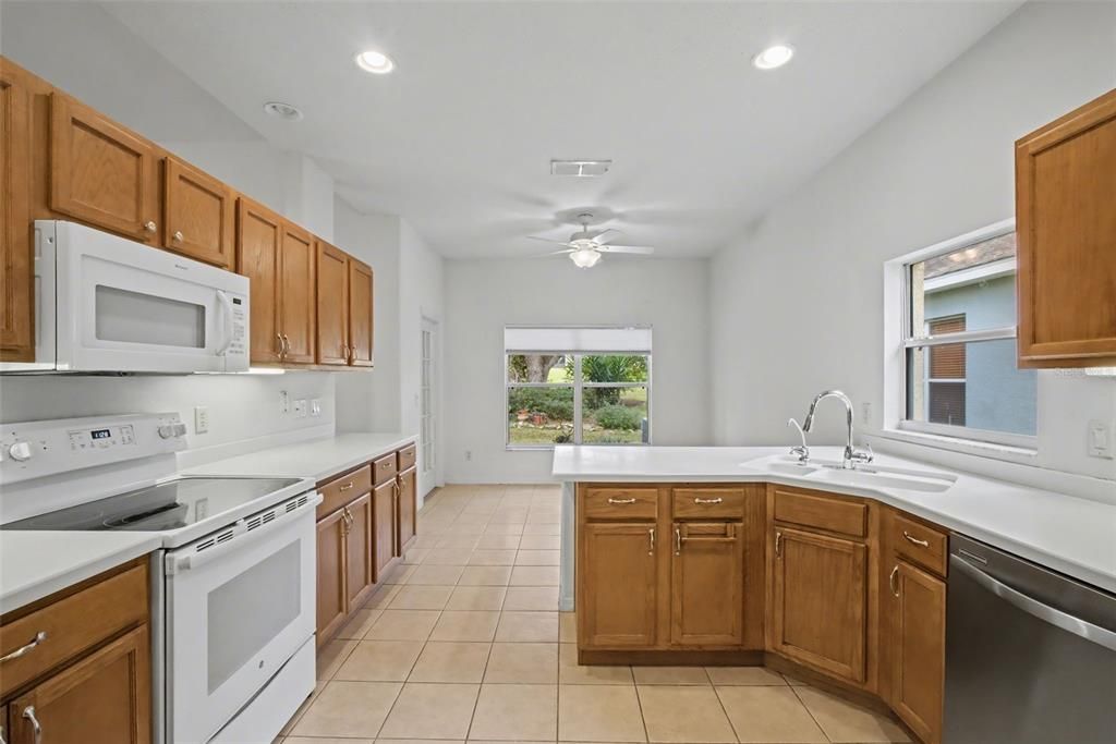 For Sale: $285,000 (2 beds, 2 baths, 1653 Square Feet)