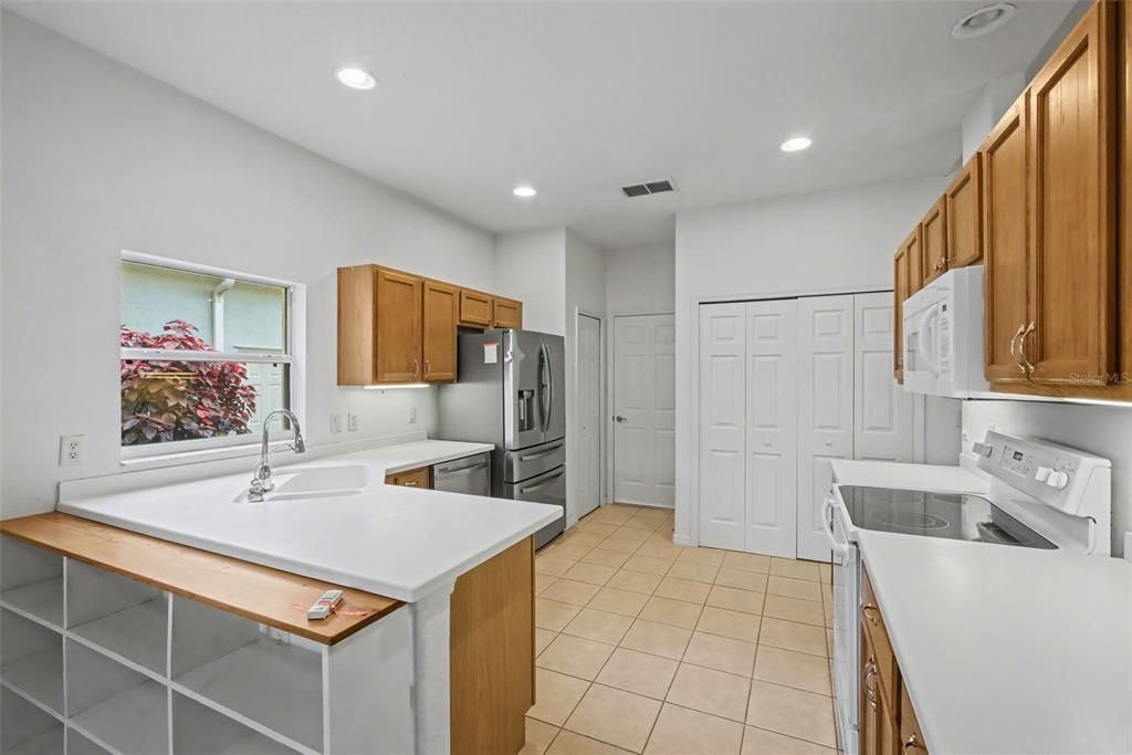 For Sale: $285,000 (2 beds, 2 baths, 1653 Square Feet)