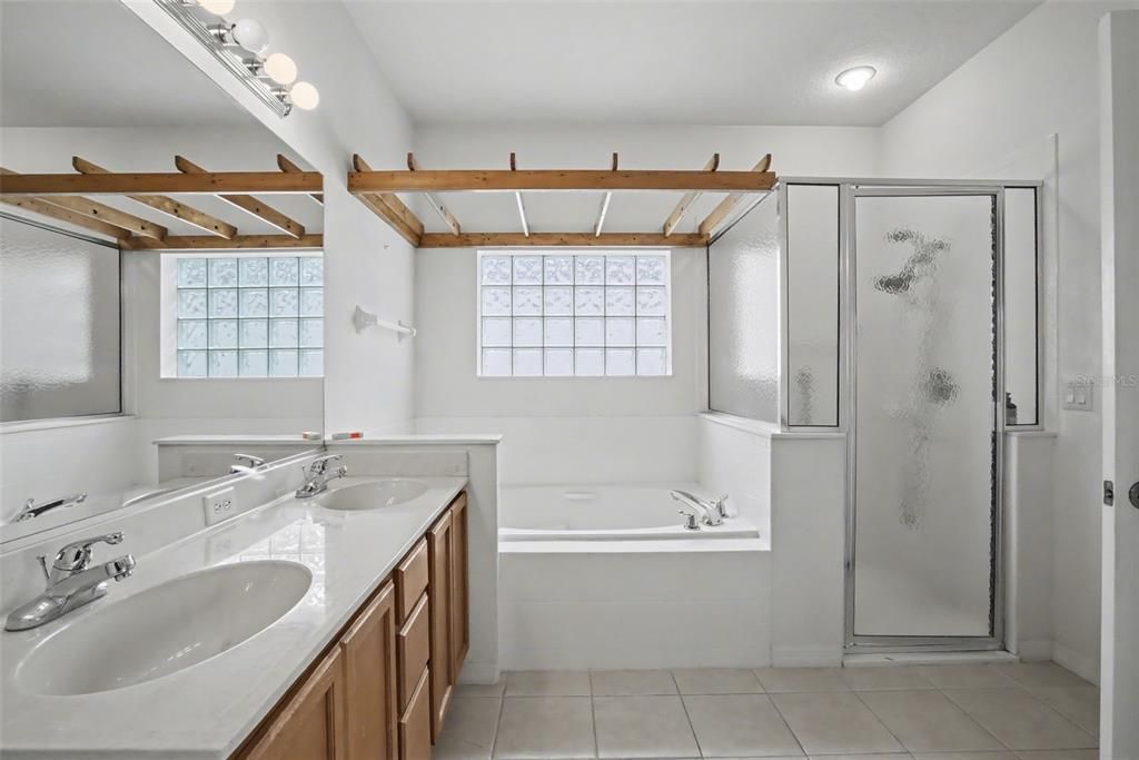 For Sale: $285,000 (2 beds, 2 baths, 1653 Square Feet)