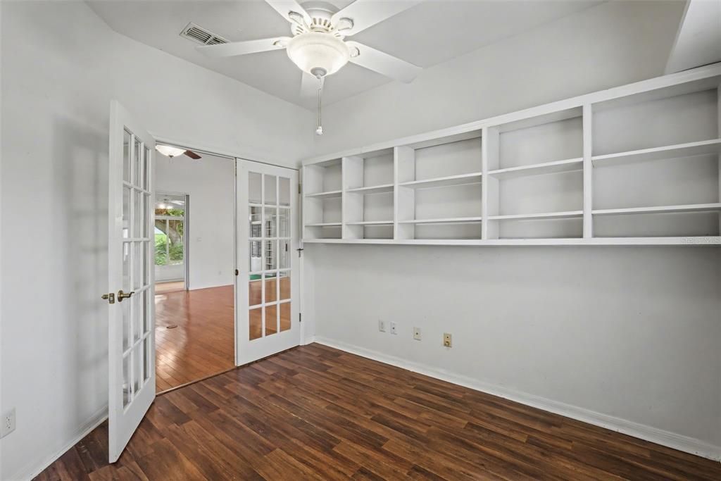 For Sale: $285,000 (2 beds, 2 baths, 1653 Square Feet)