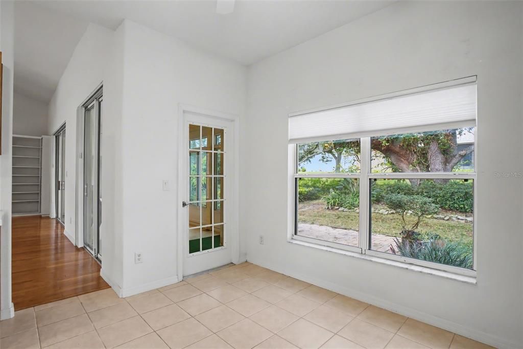 For Sale: $285,000 (2 beds, 2 baths, 1653 Square Feet)