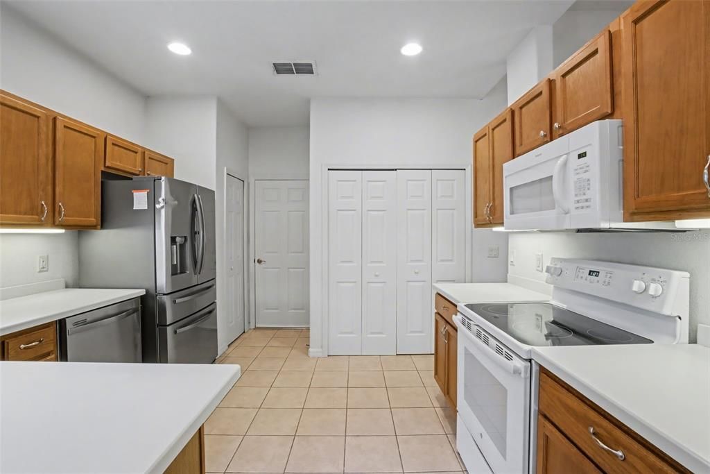 For Sale: $285,000 (2 beds, 2 baths, 1653 Square Feet)