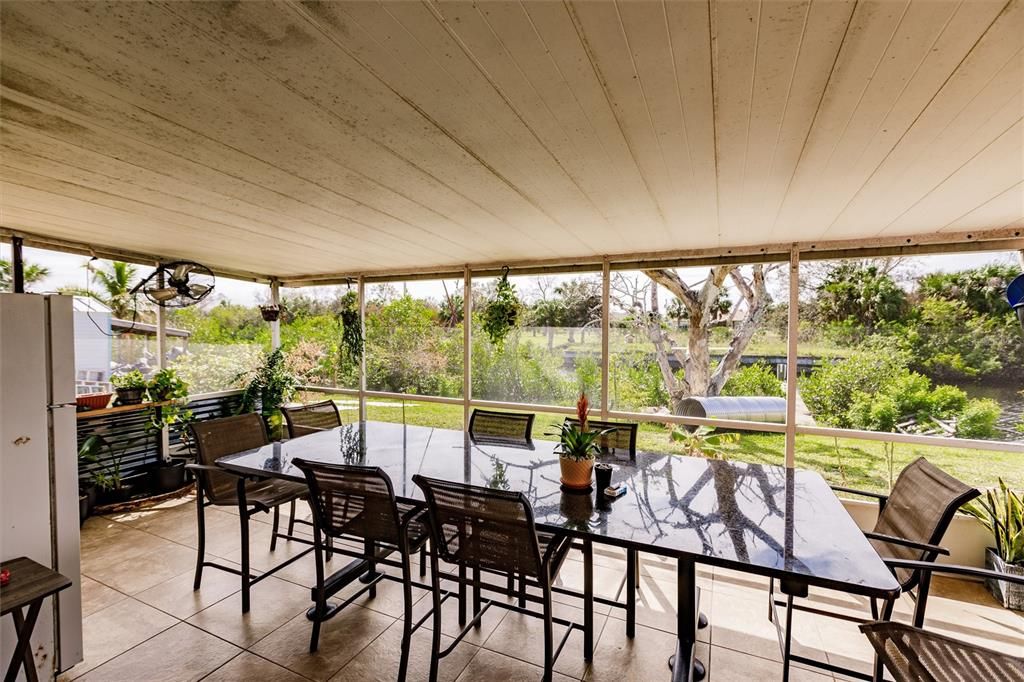 For Rent: $1,950 (3 beds, 2 baths, 1000 Square Feet)