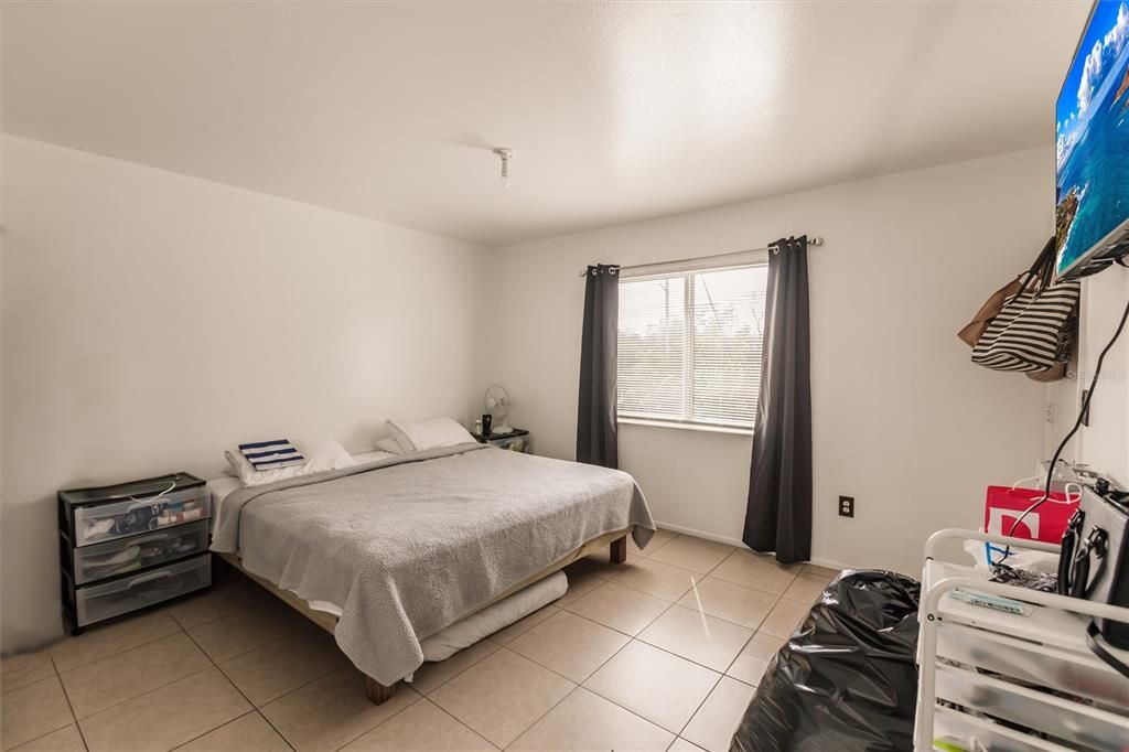 For Rent: $1,950 (3 beds, 2 baths, 1000 Square Feet)