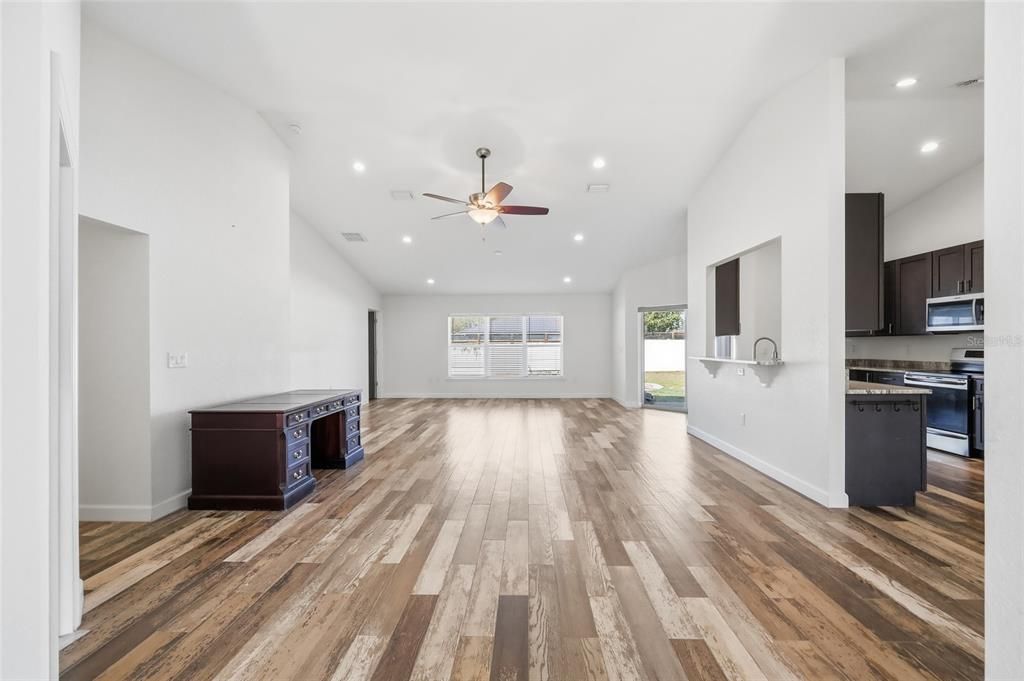 待售: $439,900 (5 贝兹, 3 浴室, 2258 平方英尺)