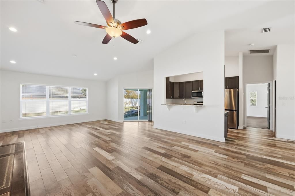 待售: $439,900 (5 贝兹, 3 浴室, 2258 平方英尺)