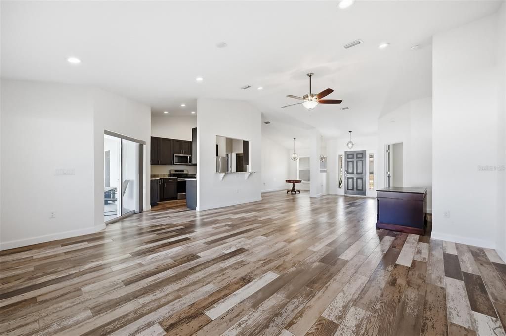 待售: $439,900 (5 贝兹, 3 浴室, 2258 平方英尺)