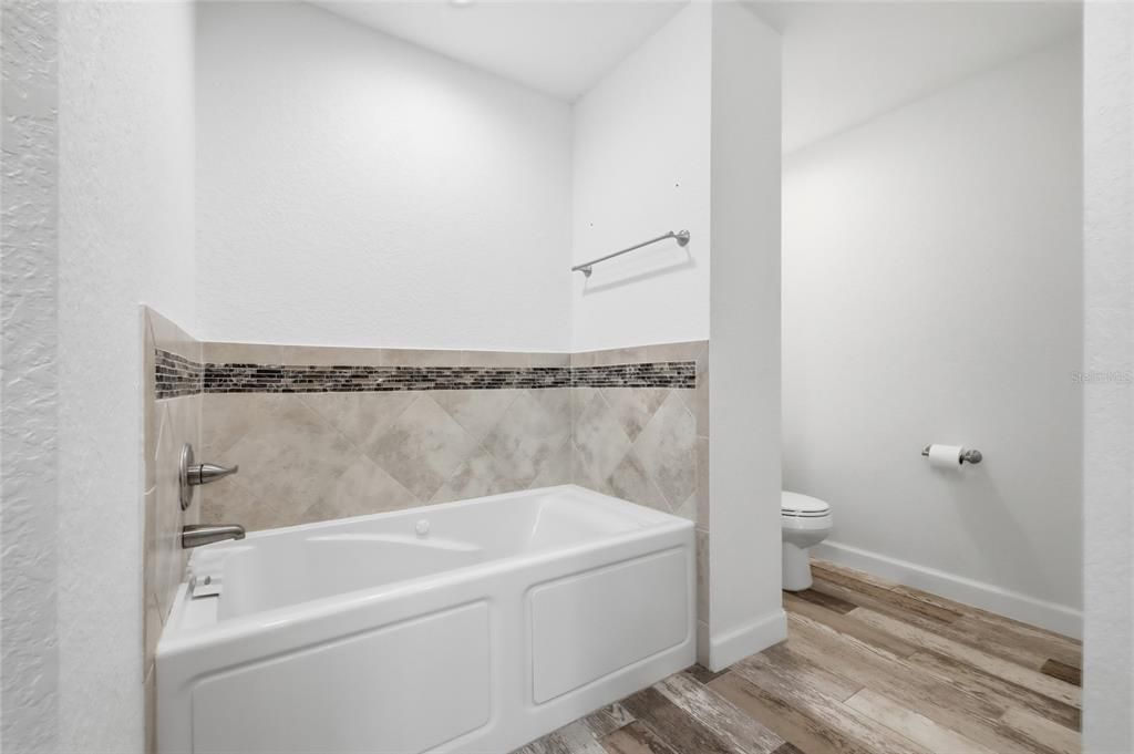 待售: $439,900 (5 贝兹, 3 浴室, 2258 平方英尺)