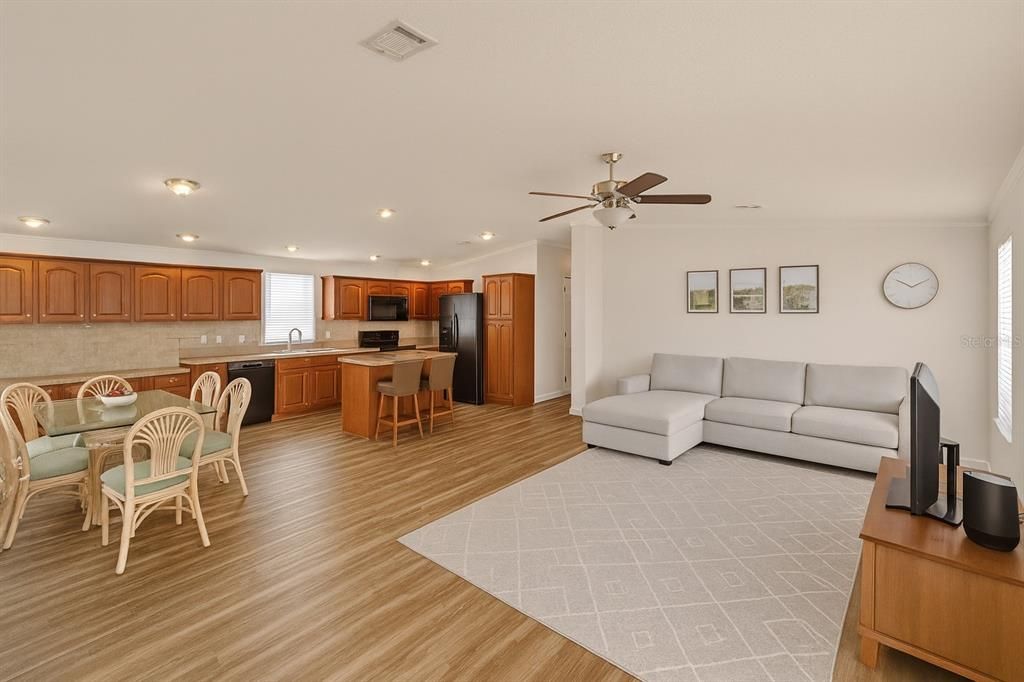 For Sale: $199,500 (3 beds, 2 baths, 1344 Square Feet)