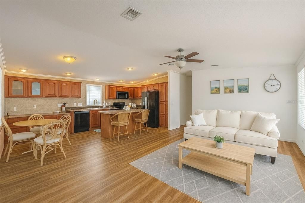 For Sale: $199,500 (3 beds, 2 baths, 1344 Square Feet)