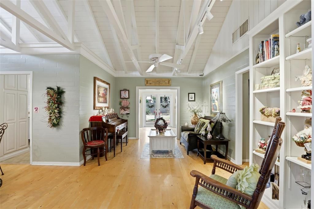 На продажу: $625,000 (2 спален, 2 ванн, 1681 Квадратных фут)