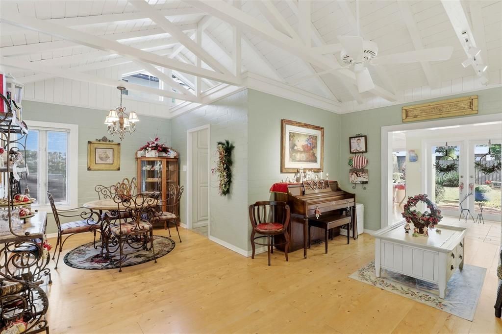 На продажу: $625,000 (2 спален, 2 ванн, 1681 Квадратных фут)