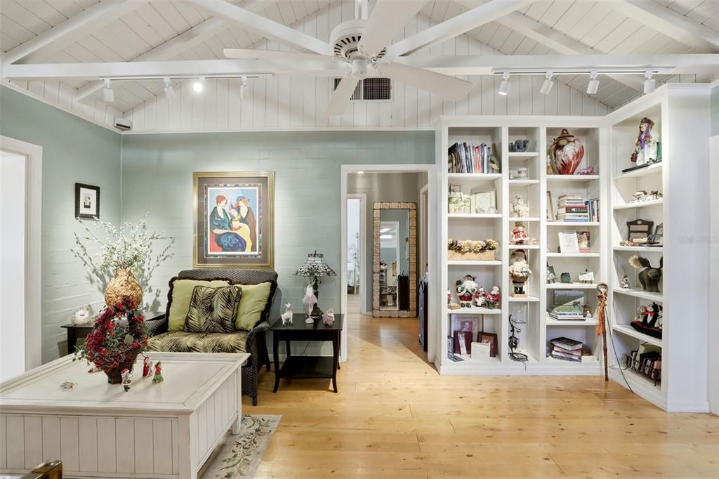 На продажу: $625,000 (2 спален, 2 ванн, 1681 Квадратных фут)