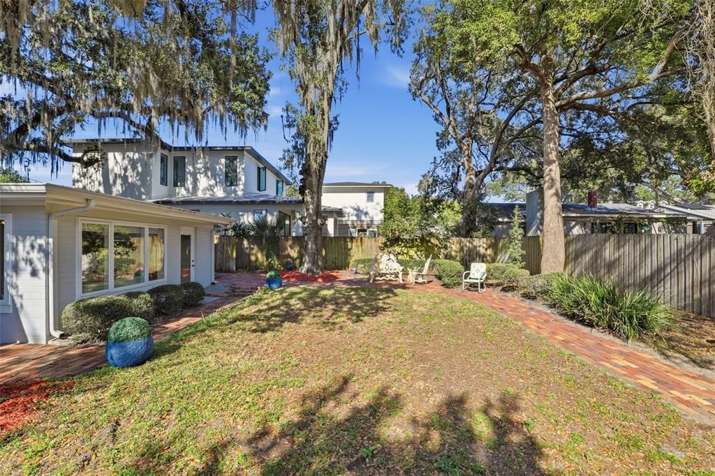 На продажу: $625,000 (2 спален, 2 ванн, 1681 Квадратных фут)