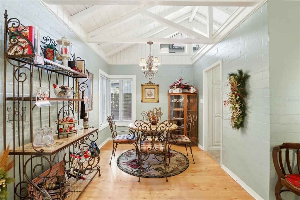 На продажу: $625,000 (2 спален, 2 ванн, 1681 Квадратных фут)