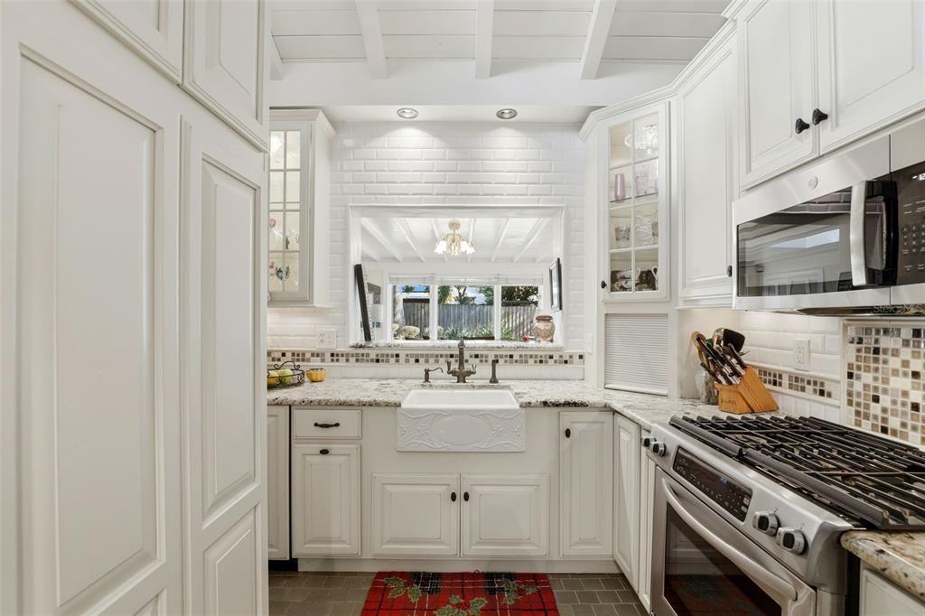 На продажу: $625,000 (2 спален, 2 ванн, 1681 Квадратных фут)