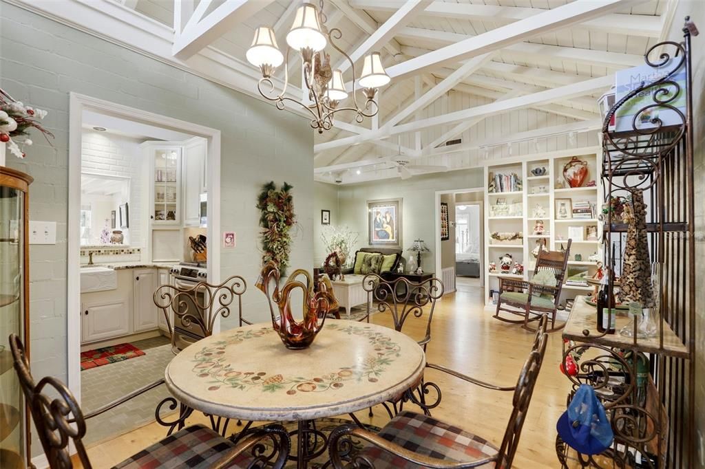 На продажу: $625,000 (2 спален, 2 ванн, 1681 Квадратных фут)