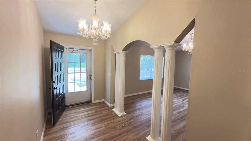 En Venta: $575,000 (4 camas, 3 baños, 2890 Pies cuadrados)