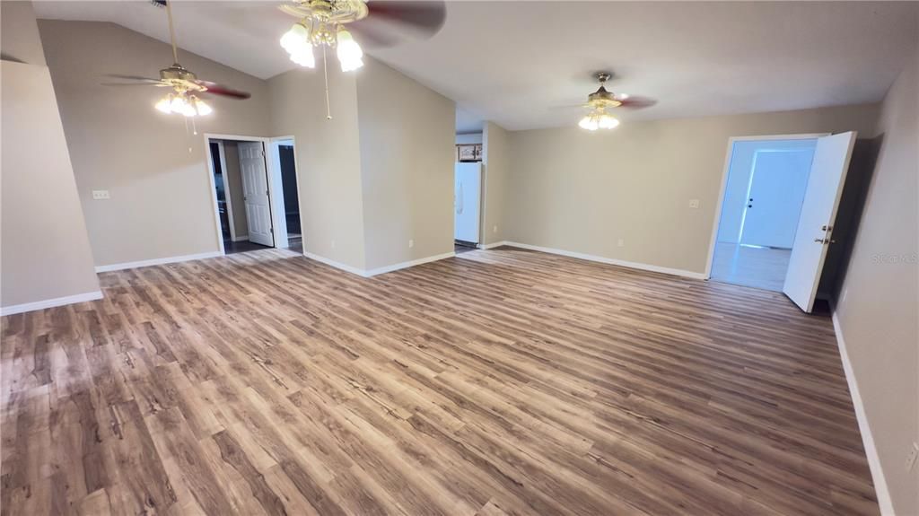 En Venta: $575,000 (4 camas, 3 baños, 2890 Pies cuadrados)