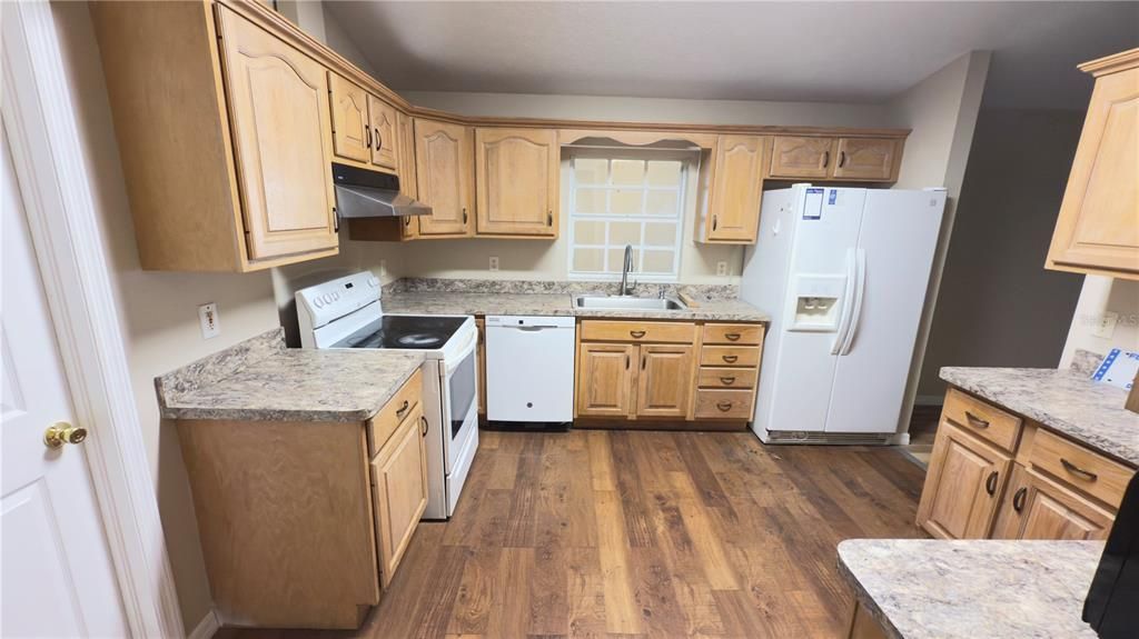 En Venta: $575,000 (4 camas, 3 baños, 2890 Pies cuadrados)