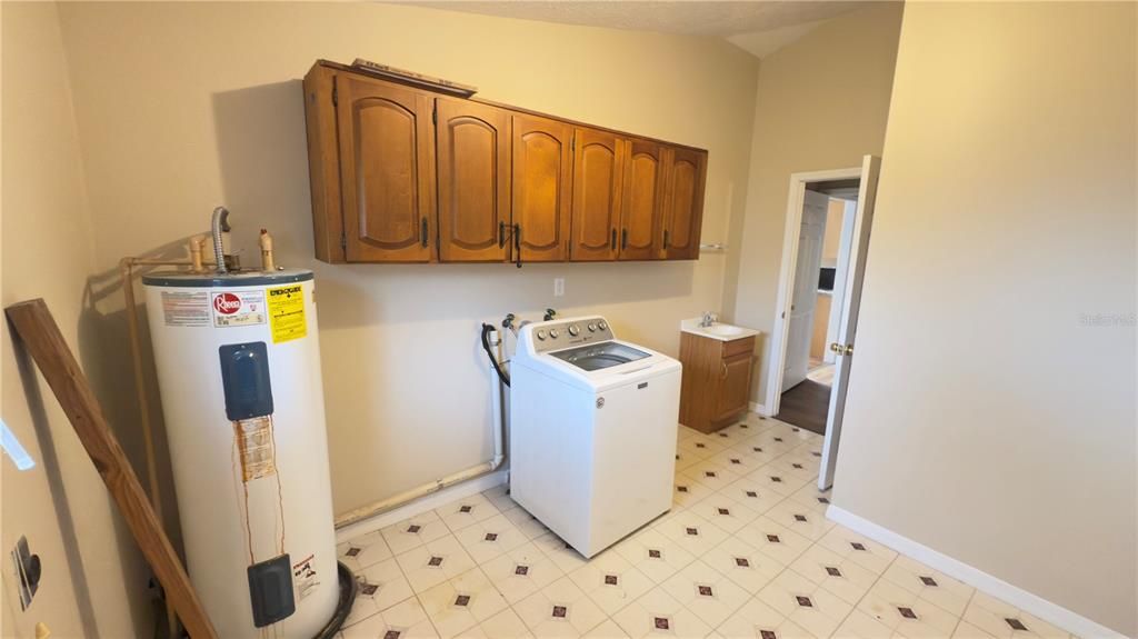 En Venta: $575,000 (4 camas, 3 baños, 2890 Pies cuadrados)