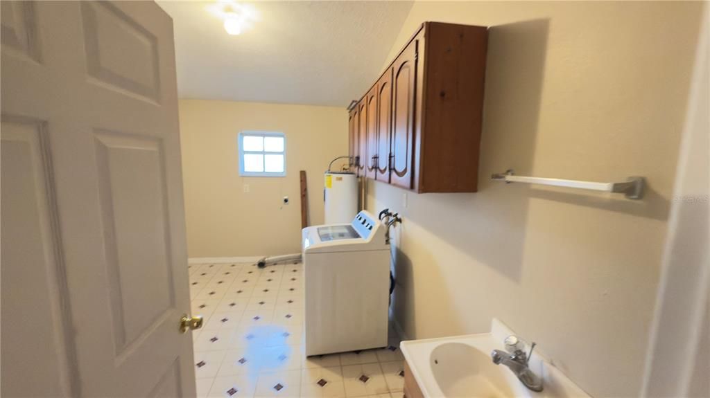 En Venta: $575,000 (4 camas, 3 baños, 2890 Pies cuadrados)