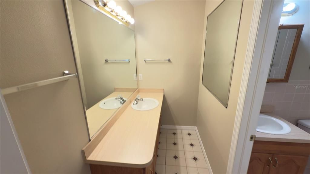 En Venta: $575,000 (4 camas, 3 baños, 2890 Pies cuadrados)