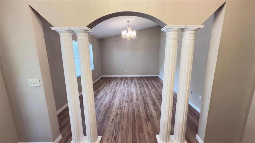 En Venta: $575,000 (4 camas, 3 baños, 2890 Pies cuadrados)