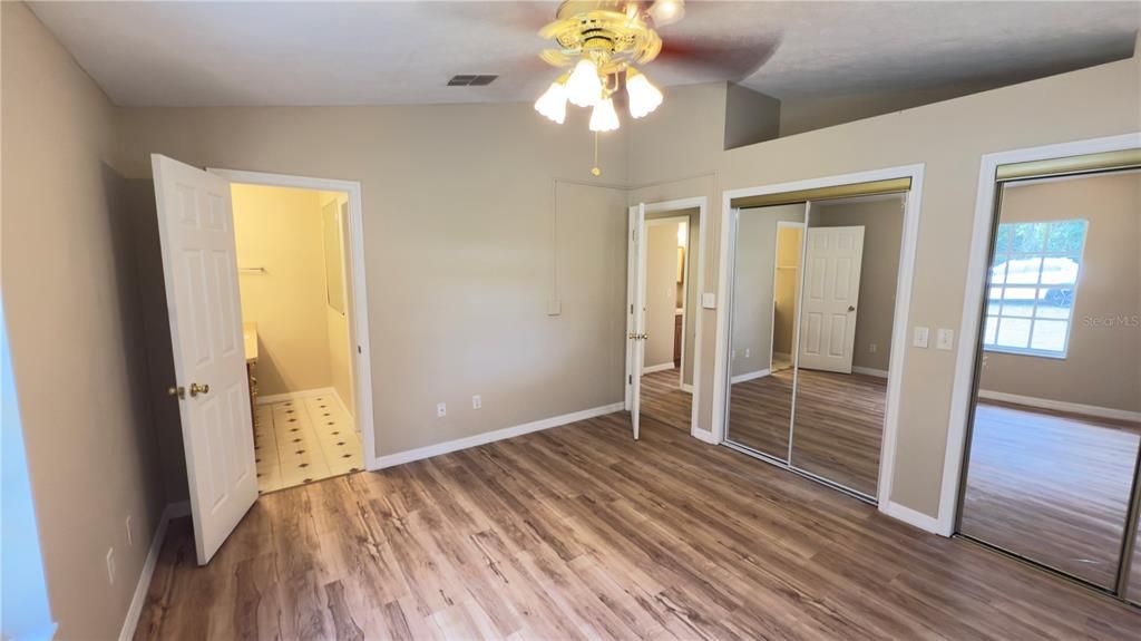 En Venta: $575,000 (4 camas, 3 baños, 2890 Pies cuadrados)