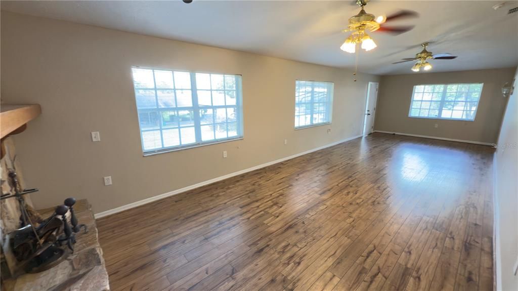 En Venta: $575,000 (4 camas, 3 baños, 2890 Pies cuadrados)